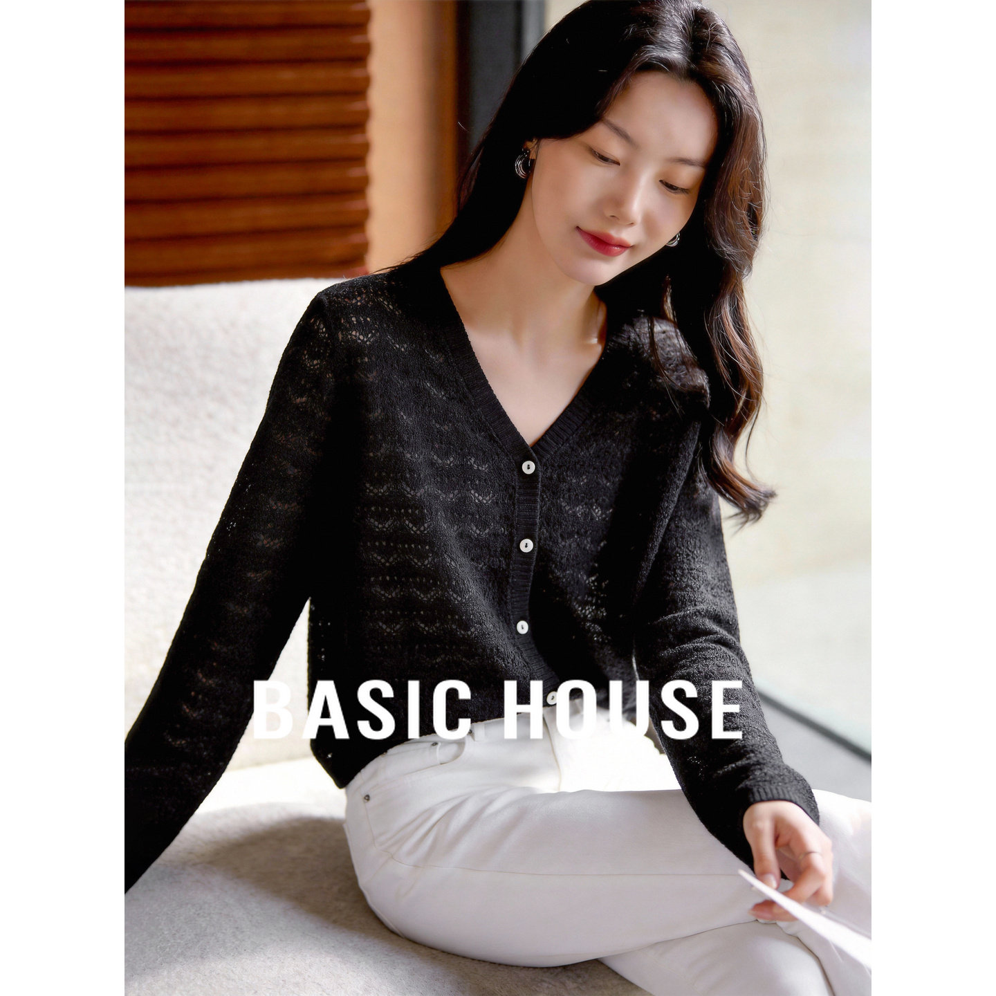 百家好黑色V领镂空针织开衫女春季新款提花纹理春款宽松显瘦上衣