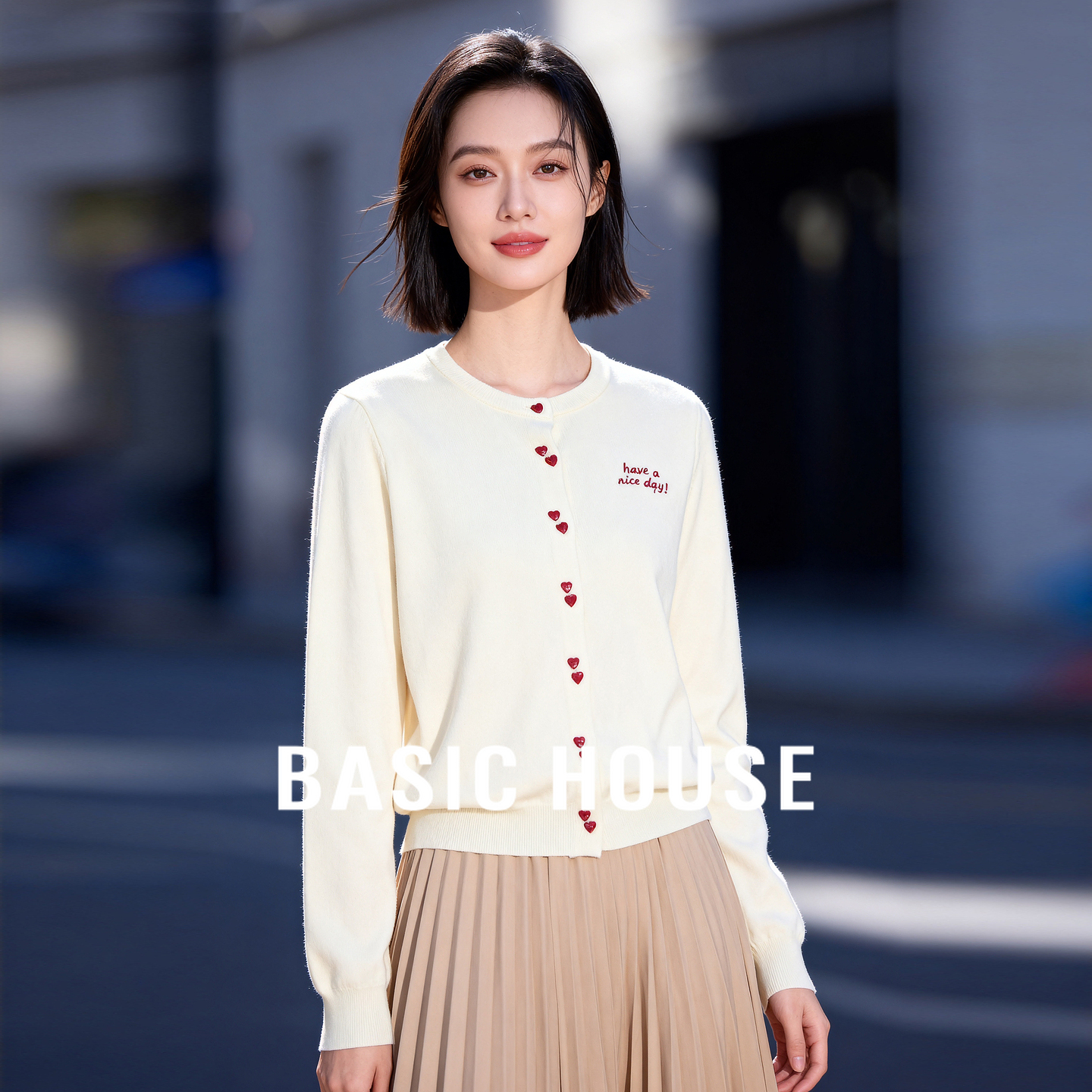 Basic House/百家好爱心纽扣针织开衫女2025秋季字母刺绣圆领外套