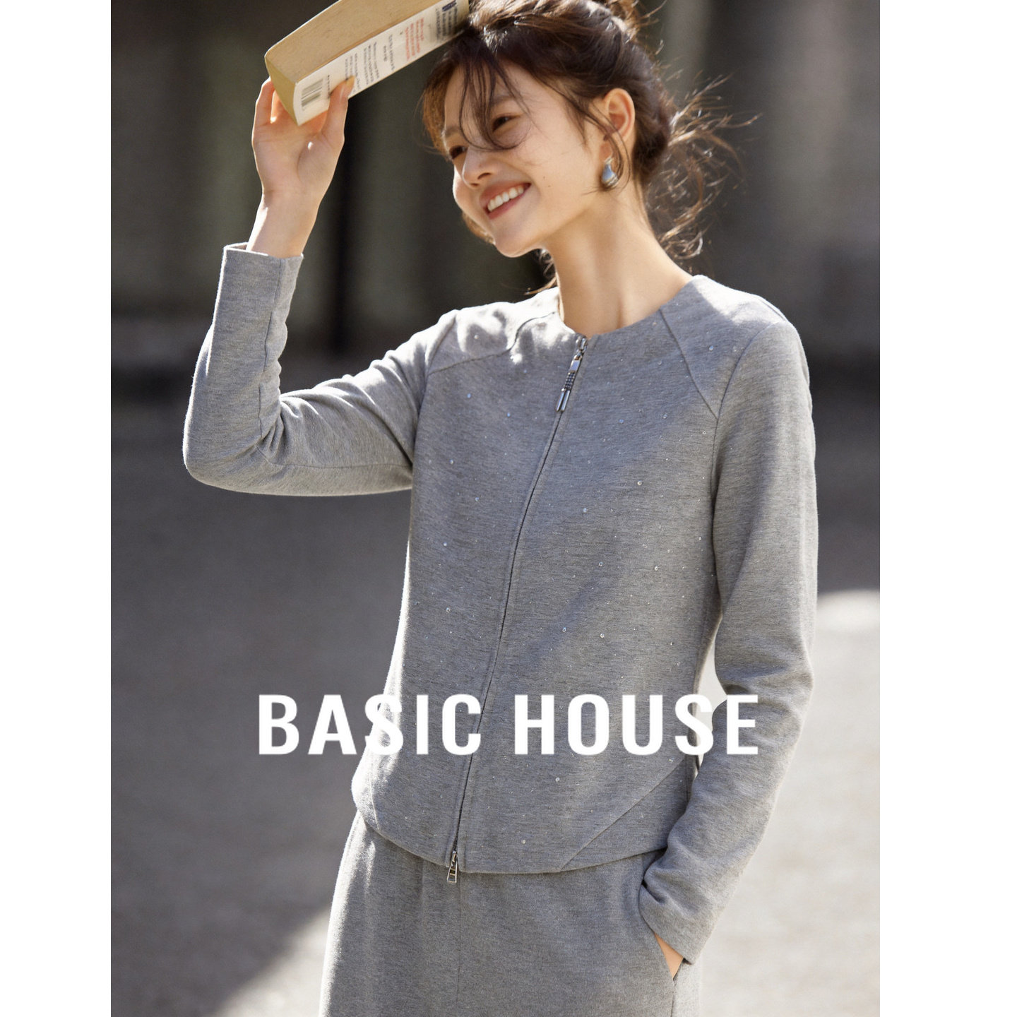 Basic House/百家好灰色烫钻拉链开衫女春季新款短款显瘦卫衣外套