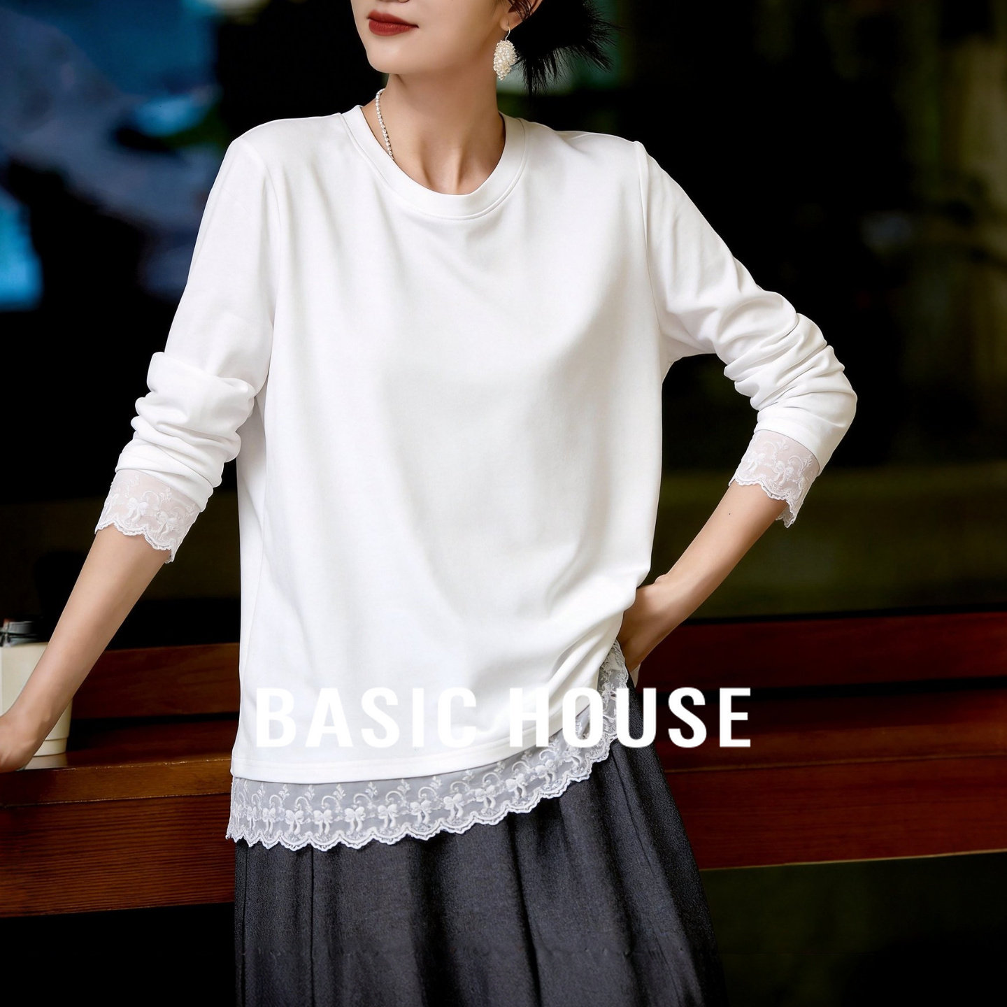 Basic House/百家好白色蕾丝拼接长袖T恤女春季修身显瘦百搭上衣