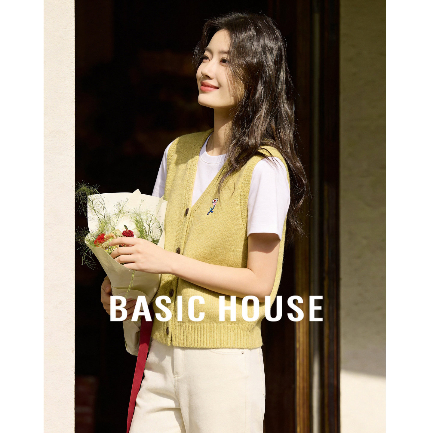 Basic House/百家好复古V领针织马甲女春季小花刺绣叠穿无袖背心