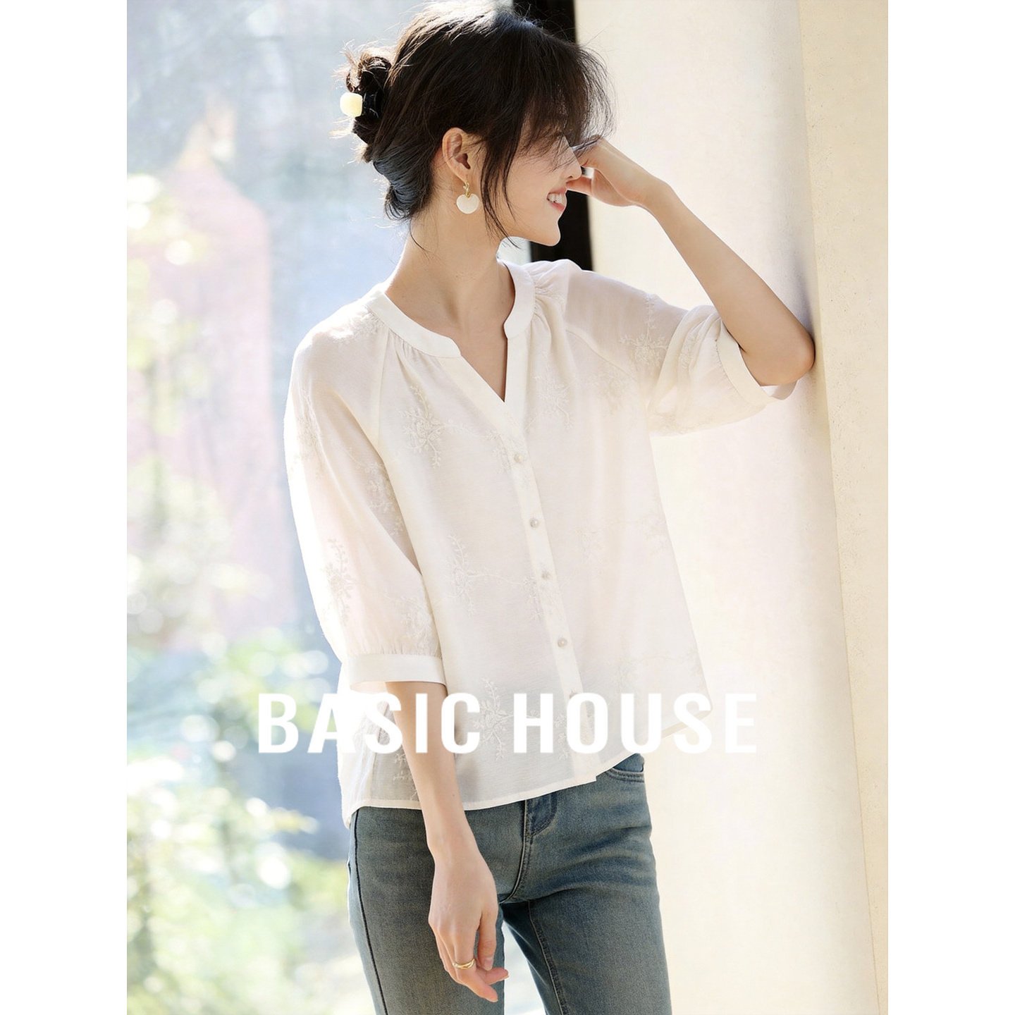 Basic House/百家好提花刺绣五分袖衬衫2026春夏新款通勤V领衬衣