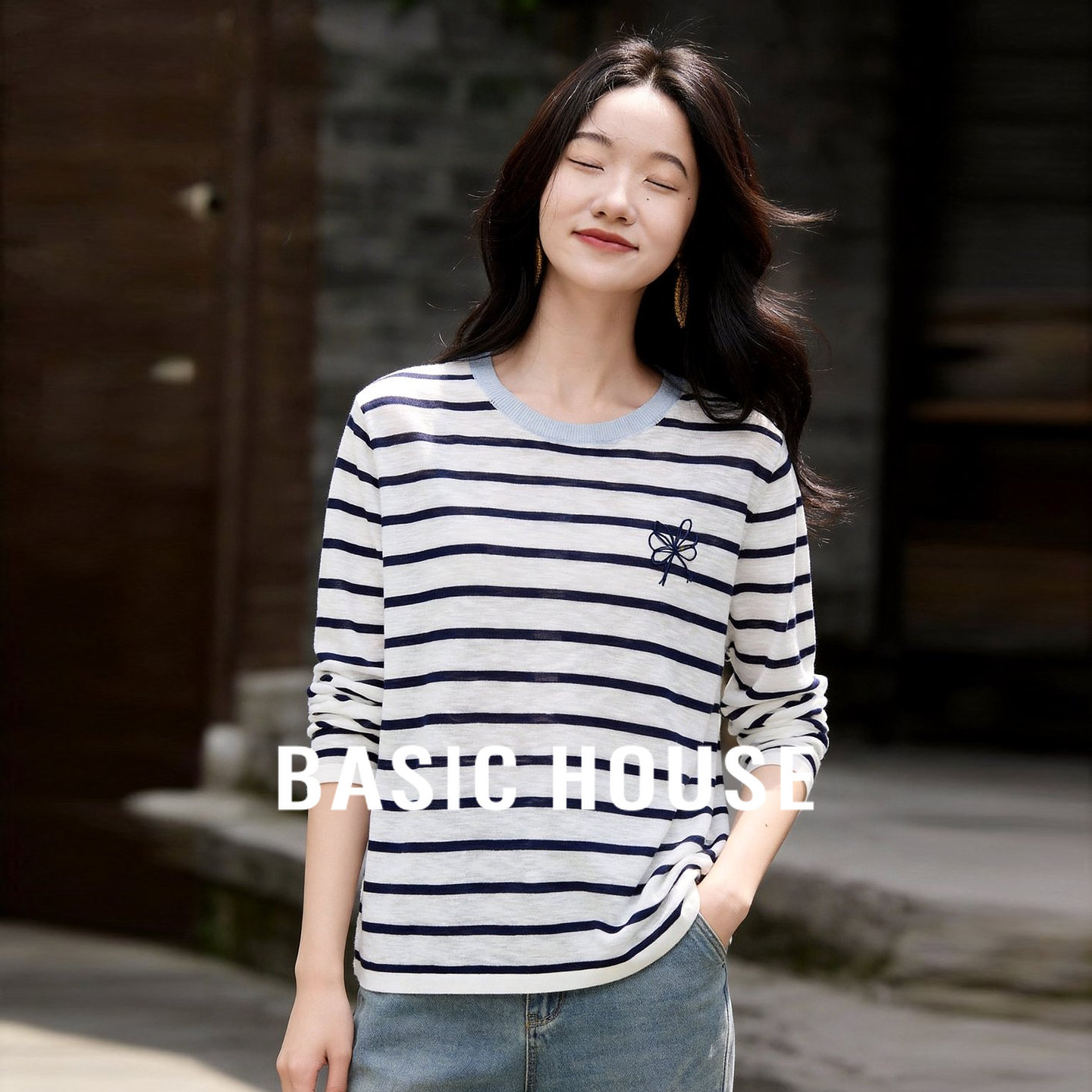 Basic House/百家好蓝白条纹长袖T恤女薄款刺绣圆领宽松显瘦上衣