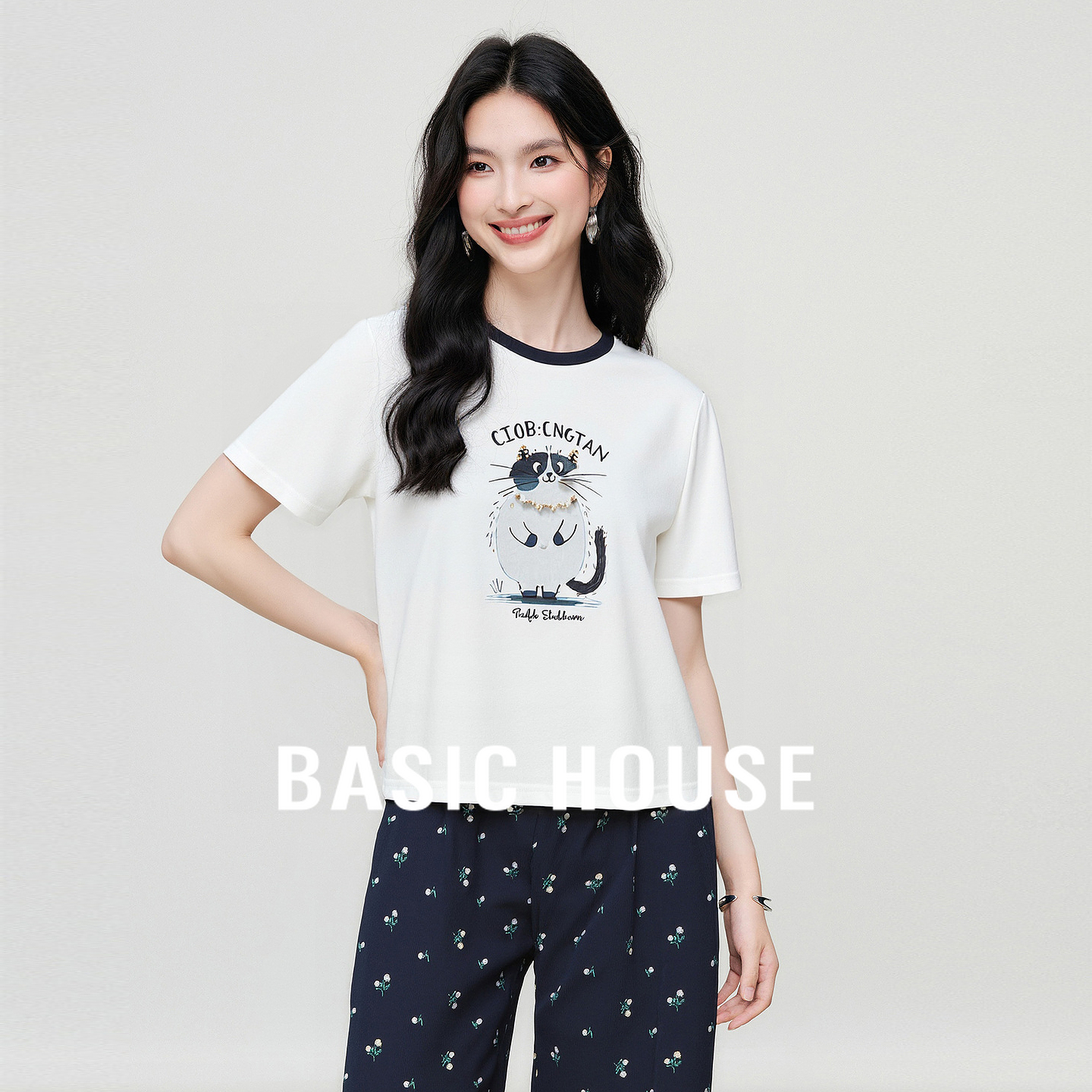 Basic House/百家好字母猫咪印花撞色领口设计夏季新款短袖T恤女