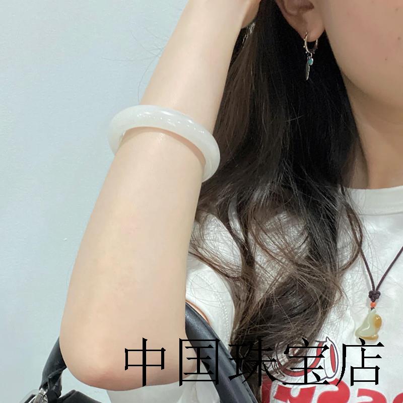 精选新疆冰种青白玉手镯正圈羊脂白玉青海俄料玉镯和田玉晴水镯子