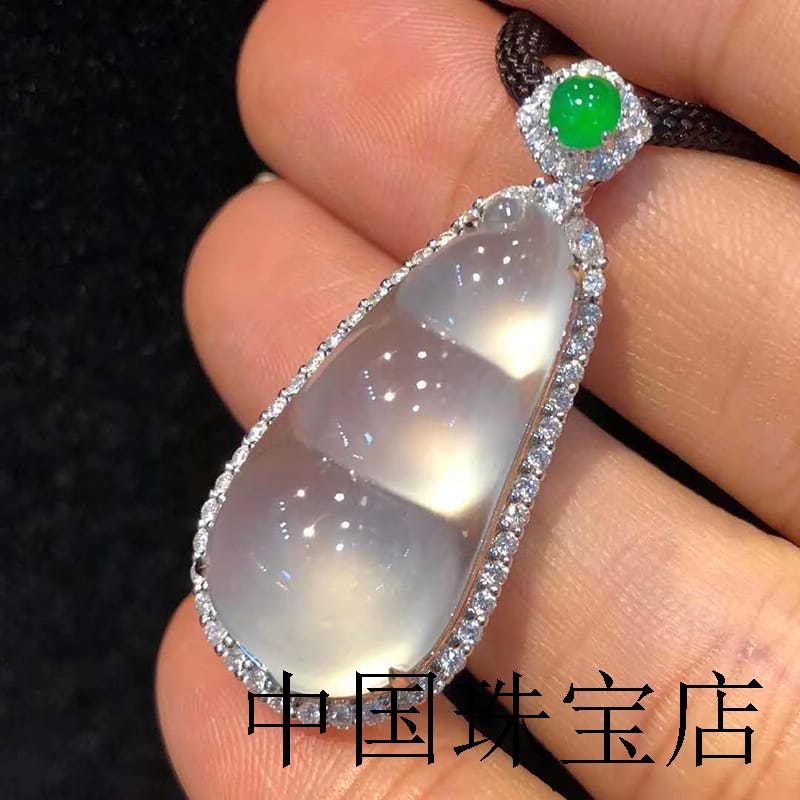 缅甸白冰种翡翠色福豆吊坠玻璃种四季豆挂件银镶嵌翡翠色处理女款