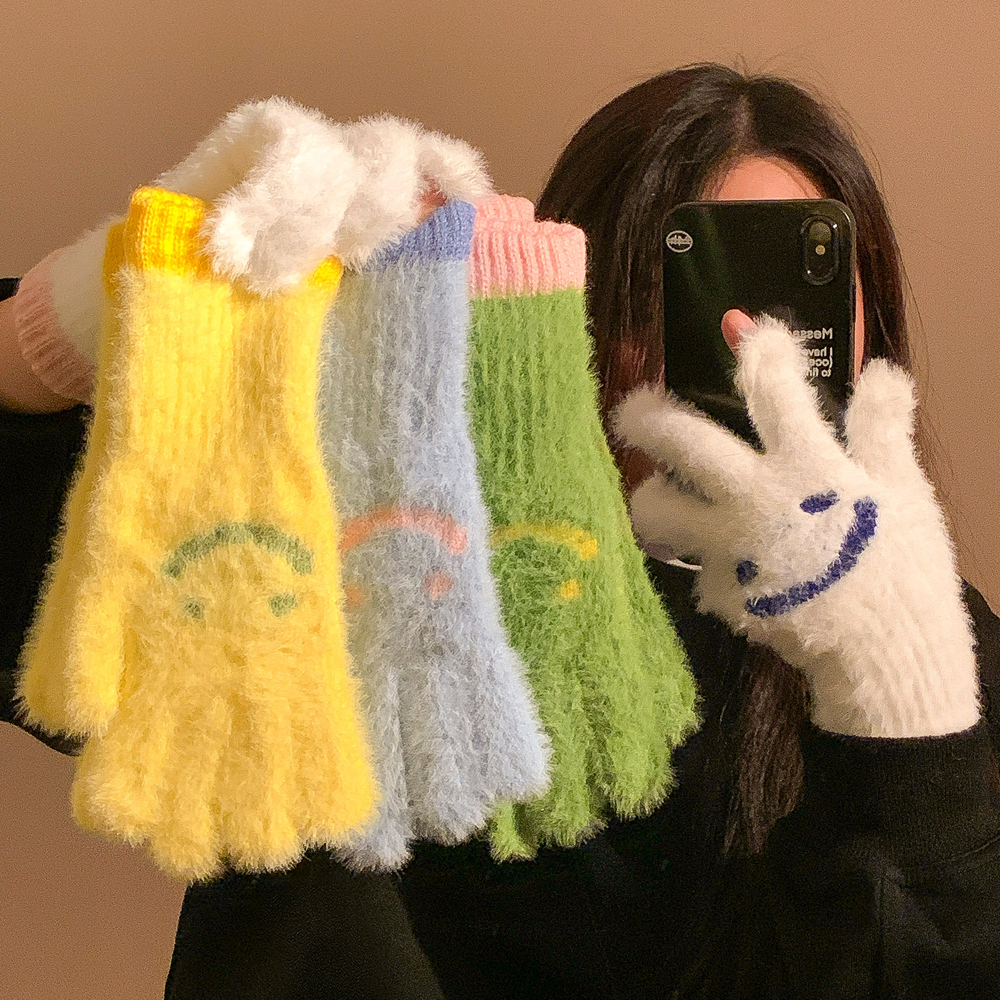 可爱笑脸毛绒露指可触屏手套女