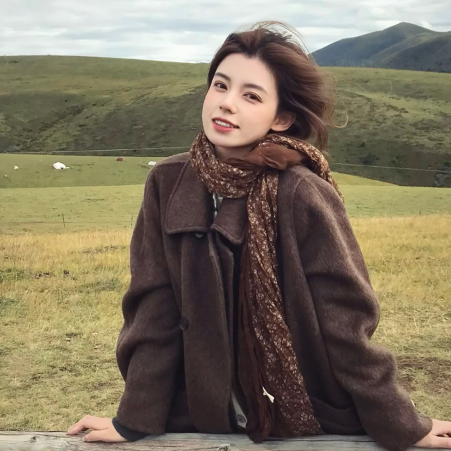 森系温柔风碎花围巾女早秋文艺复古长款个性丝巾大西北旅游披肩潮