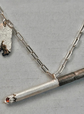 点燃的香烟吊坠项链Necklace