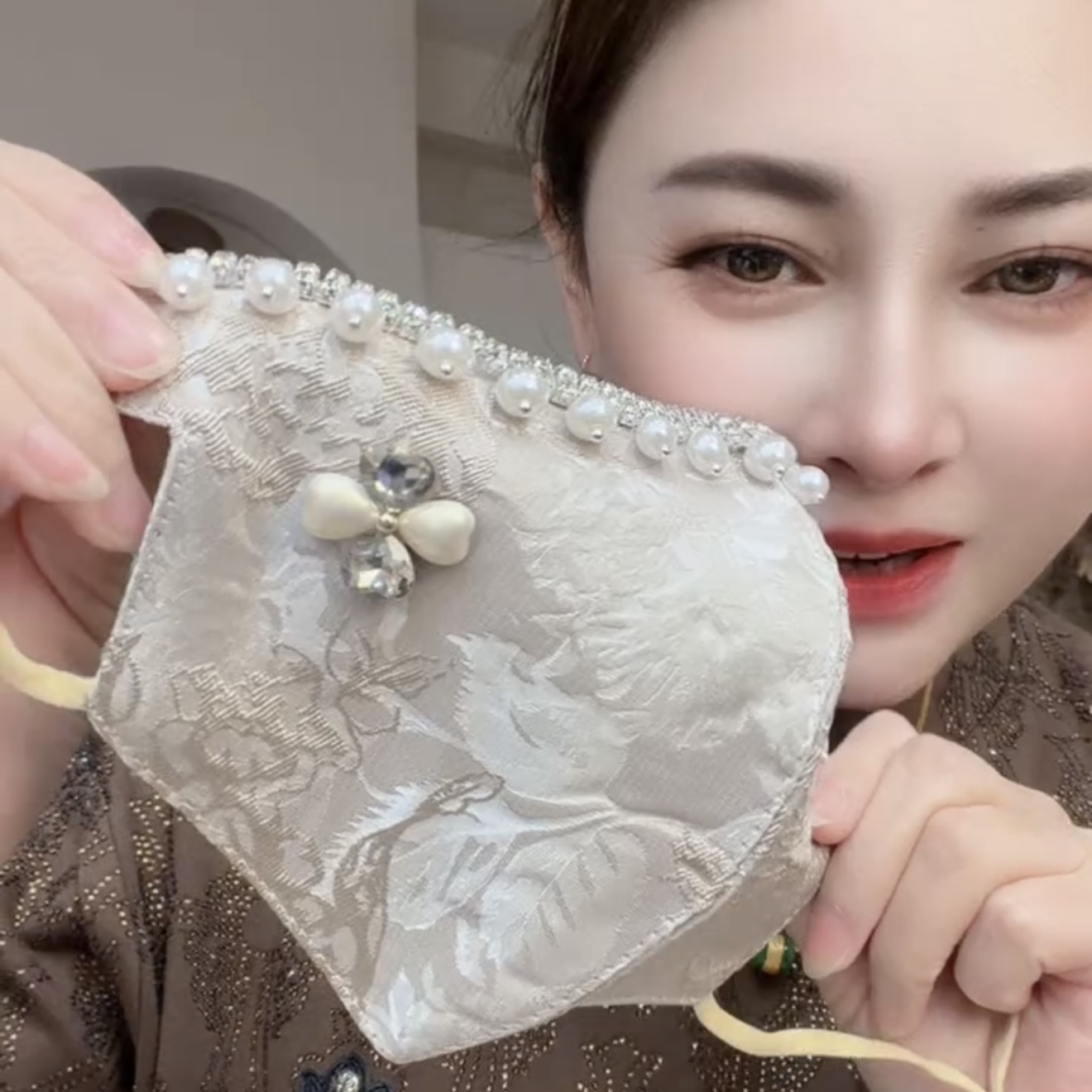 冬季新款提花保暖口罩女款骑行防风保暖可水洗满钻珍珠洋气高颜值