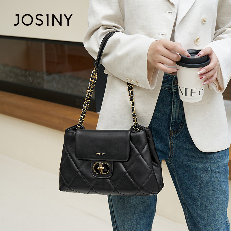 卓诗尼包包女士2024新款高级感腋下包褶皱女包今年流行单肩斜挎包