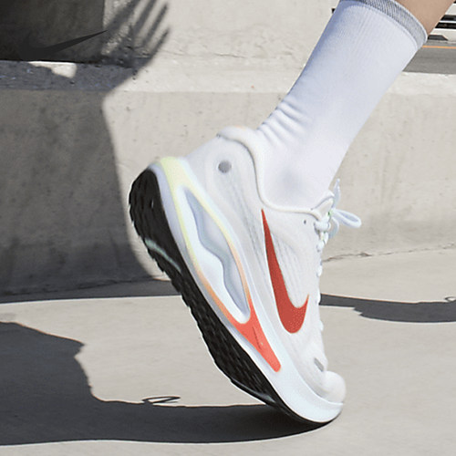 Nike/耐克正品Journey Run女士轻便透气厚底跑步鞋FJ7765-101
