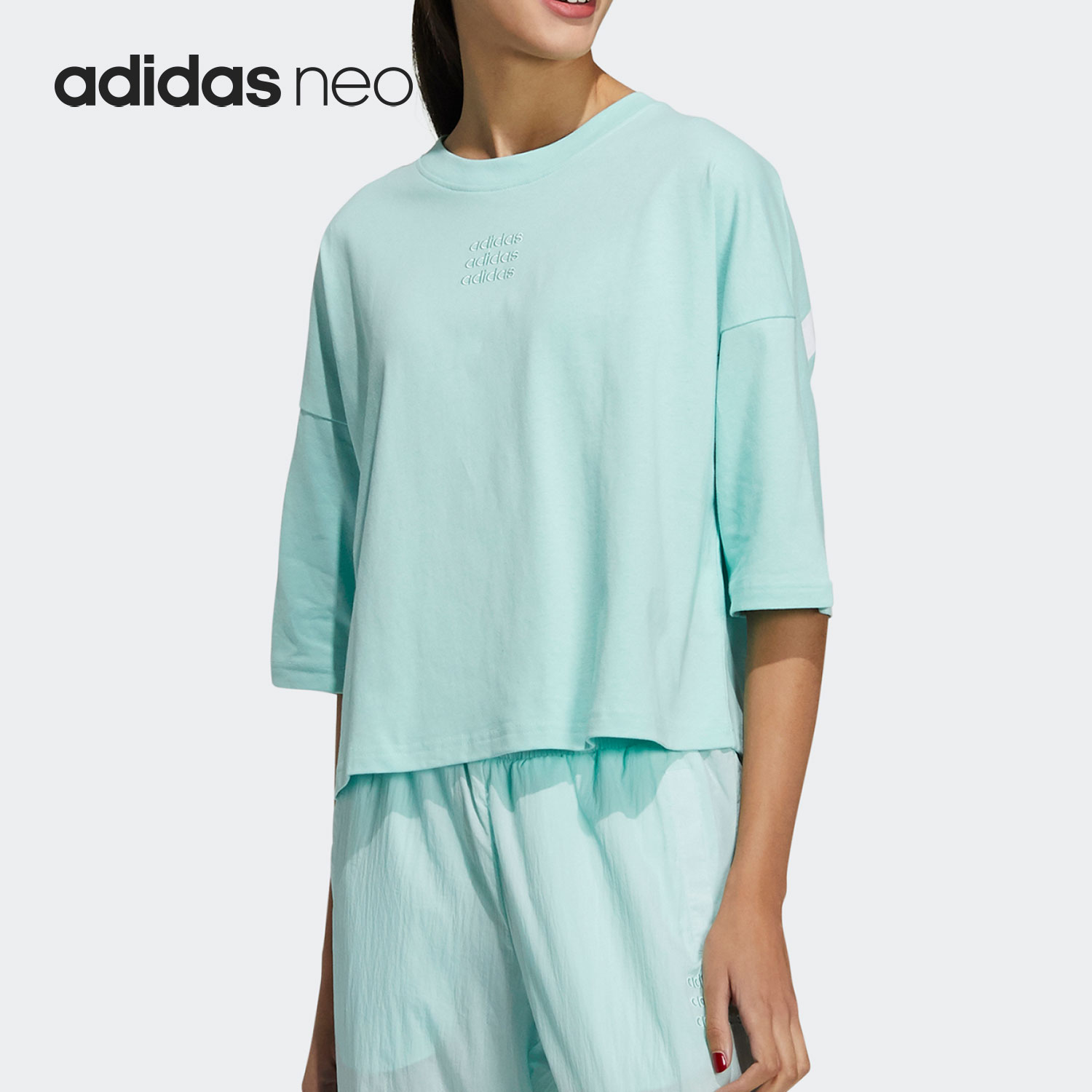 Adidas/阿迪达斯正品NEO T恤夏运动休闲女子背面大logo短袖GP5430