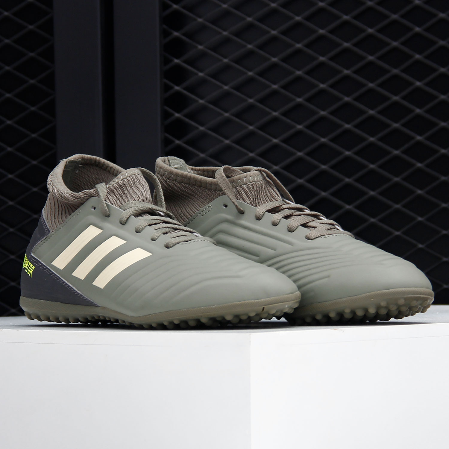 【36.5码】阿迪达斯大童足球鞋 断码清仓