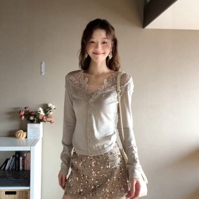 纯欲风绝美蕾丝拼接V领正