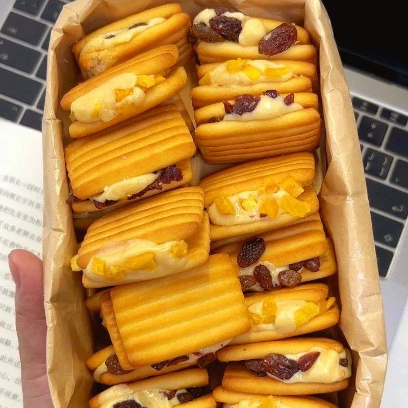 啵啵奶酥蔓越莓牛轧夹心饼干芒果夹心解馋网红休闲零食独立包装