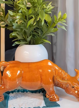 陶瓷黄牛低头喝水家居摆件水牛