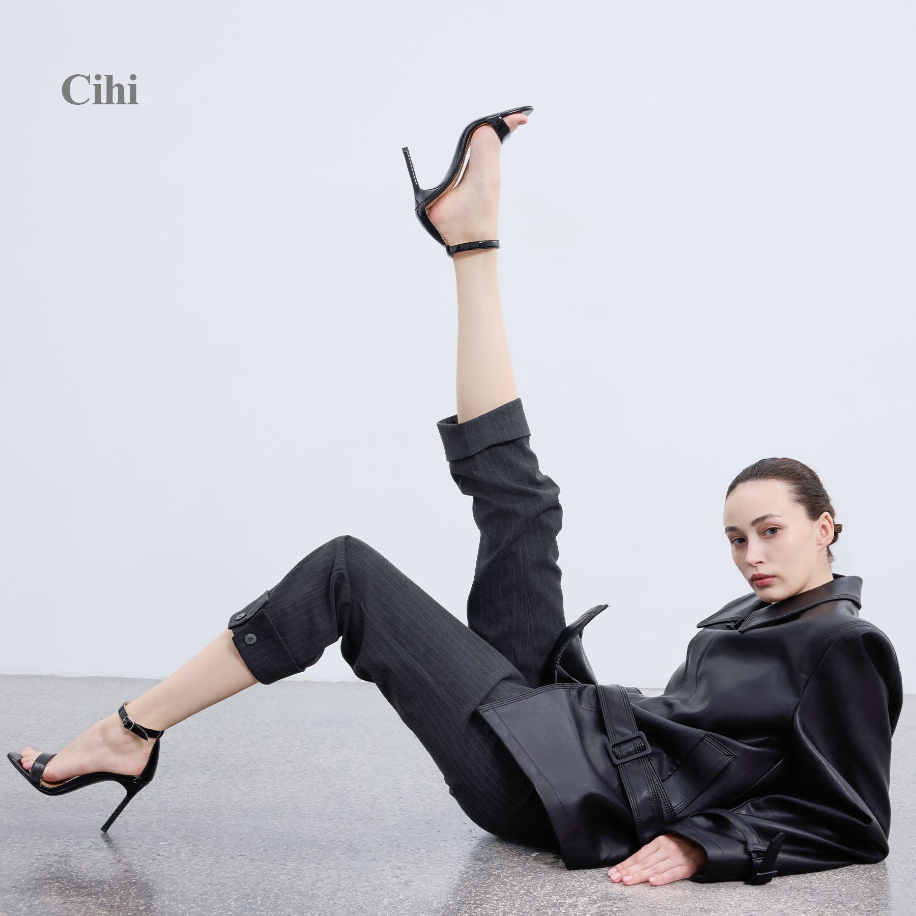 Cihi极简豹纹镜面细跟一字带凉鞋