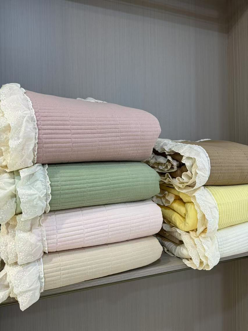 新款韩式纯色全棉皱皱纱A类母婴级绗缝蕾丝花边床盖双人尺寸盖毯