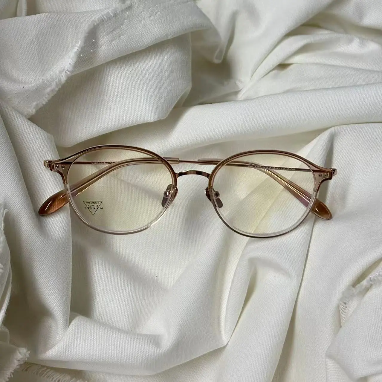 「V6050T」意大利撞色板材纯钛超轻可配近视眼镜框男女时尚平光镜