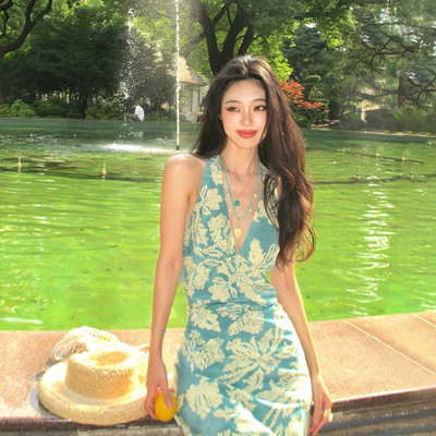 杨凯雯同款孔雀蓝V领碎花