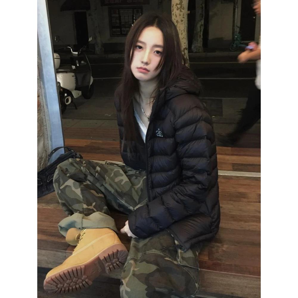 新款冬季排骨羽绒服女短款轻薄连帽白色宽松情侣潮牌小个子2025年