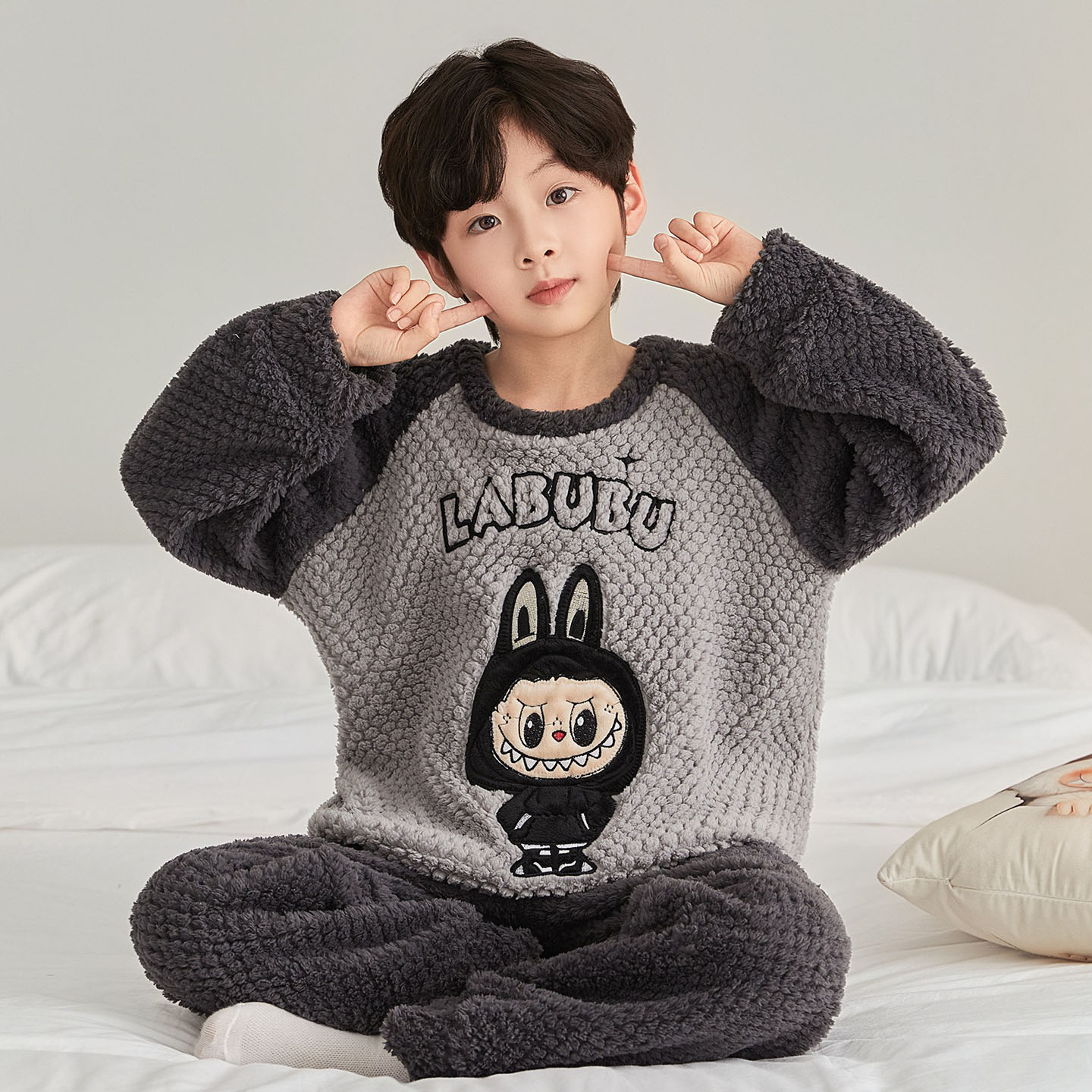 全棉纯棉2025年新款外穿珊瑚绒睡衣帅气加绒冬季法兰绒男童儿童家