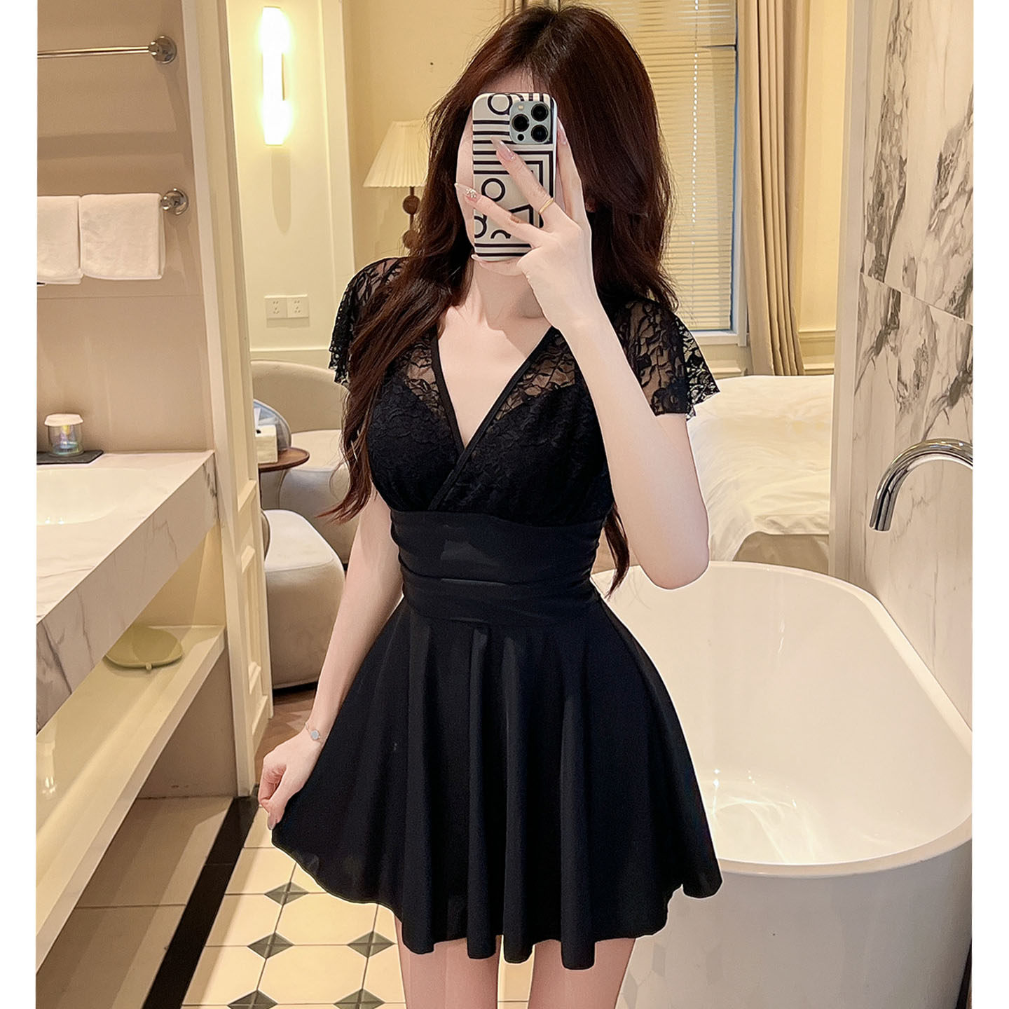 泳衣女2026新款爆款泡温泉连体蕾丝遮肉显瘦微胖裙式小胸聚拢度假