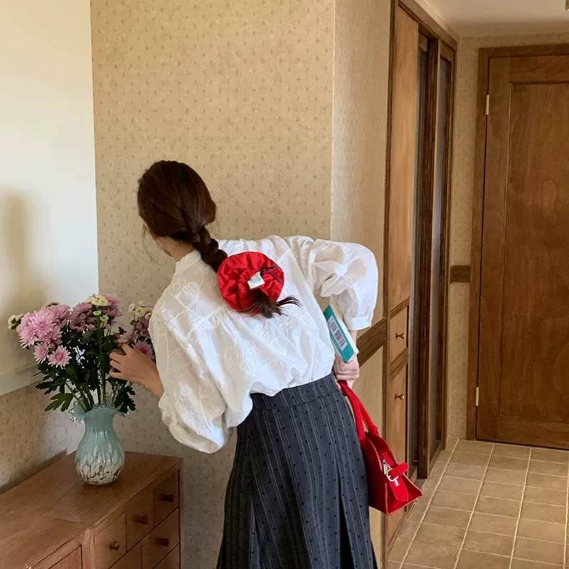 早春新款 浪漫重工蕾丝花边圆领长袖衬衫女士百搭棉质上衣