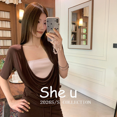 SHE U 纯欲甜辣风撞色荡领抹胸假两件2026夏季设计感显瘦T恤上衣