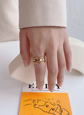 韩版简约钛钢戒指女宽面镂空18k金色小众高级感个性指环网红饰品