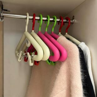 衣架家用挂衣架衣撑带香薰无痕晾衣架子加粗加大加厚防滑挂衣服撑