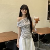 爆款 新款 辣妹纯欲风显瘦气质绝美上衣 T恤女夏季 条纹露肩斜领短袖