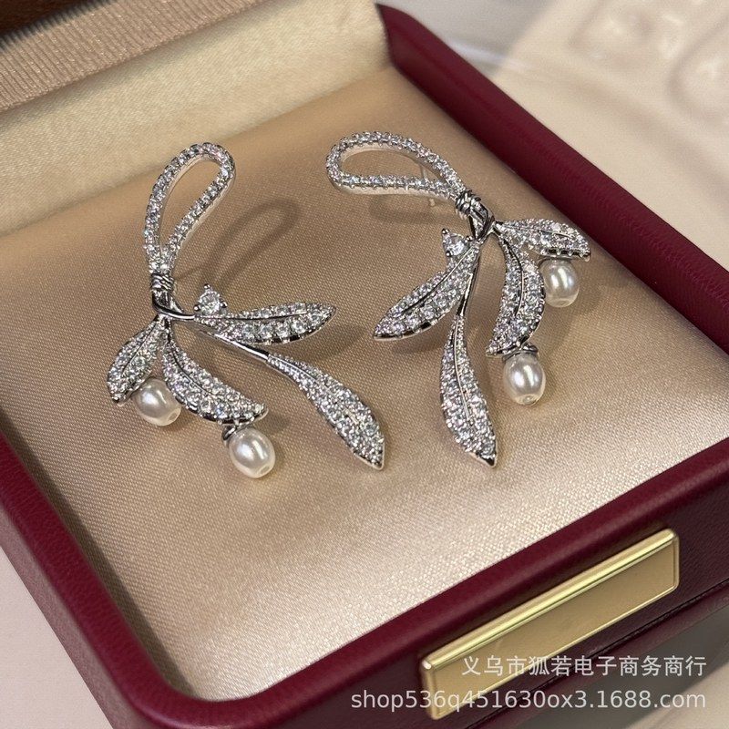 工厂免摘义乌耳坠纯银珍珠高级感小巧耳环满钻新款羽毛女系列精致