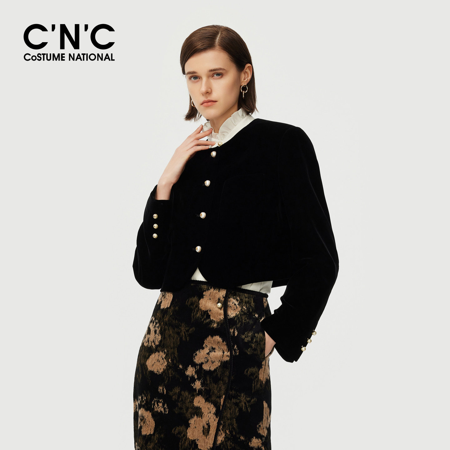 CNC女装黑色气质千金风短款毛呢外套女秋冬珍珠扣子外搭上衣