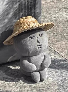 草帽灰色石头人L粉红兔子周边卡通毛绒变装搞怪沙雕包包挂件公仔