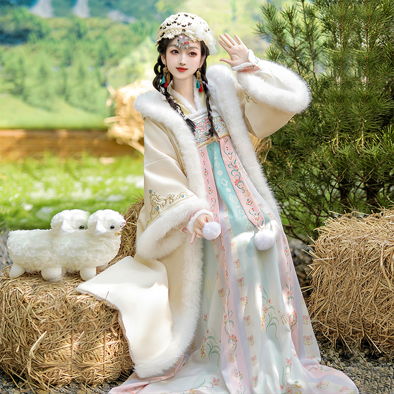 陌南尘_落雪绵绵齐胸汉服冬季