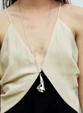 2025新款小众设计感马蹄莲项链轻奢高级感时尚百搭气质款毛衣链