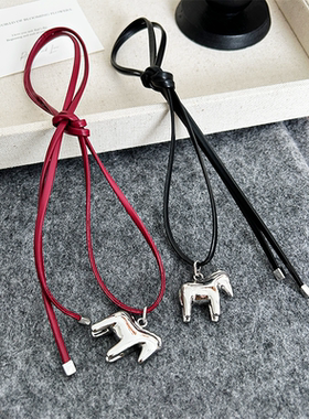 皮绳小马项链长款吊坠个性冷淡风毛衣链时尚简约饰品女高级感蜡线