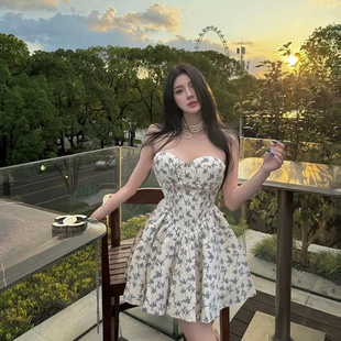 碎花吊带蓝碎花收腰显瘦抹胸连衣裙初恋A字海边度假蓬蓬长裙 法式