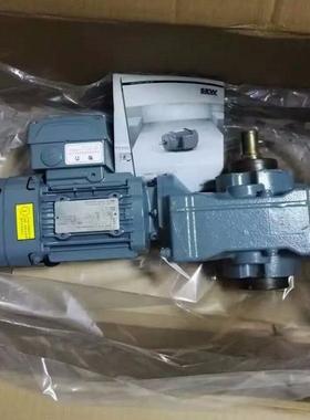 S------E-------W斜齿轮减速电机R77DRN100LS4/BE5可调速