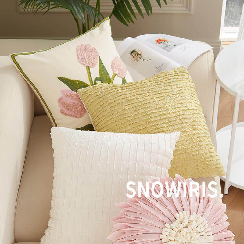 新款网红花朵抱枕粉色可爱女生枕套刺绣高级感客厅沙发靠枕靠垫背