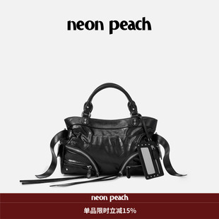 NEON PEACH霓桃原创设计慵懒城市油蜡机车包大容量手提包小号黑色