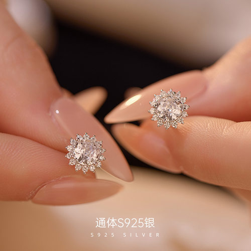 高级感S925银轻奢风镶钻太阳花耳