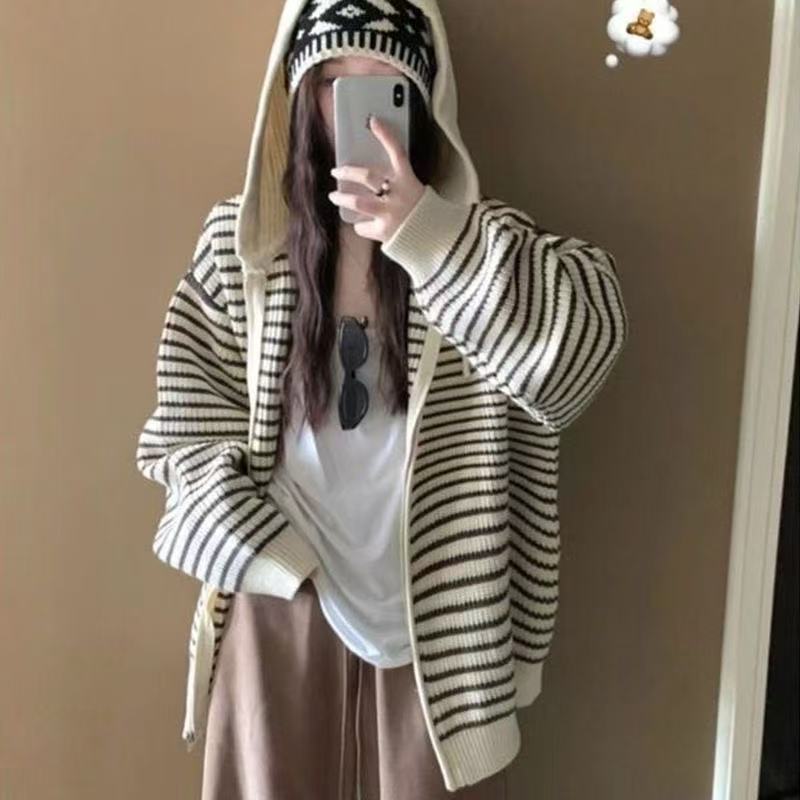 秋冬慵懒新款条纹连帽针织衫杏色毛衣拉链外套日系宽松显瘦慵懒风