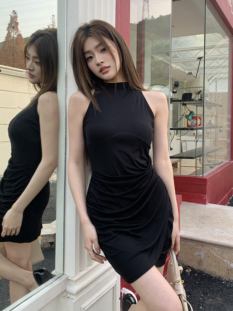 花馨儿rae新款紫色韵味压褶收腰设计无袖露肩包臀短裙女连衣裙