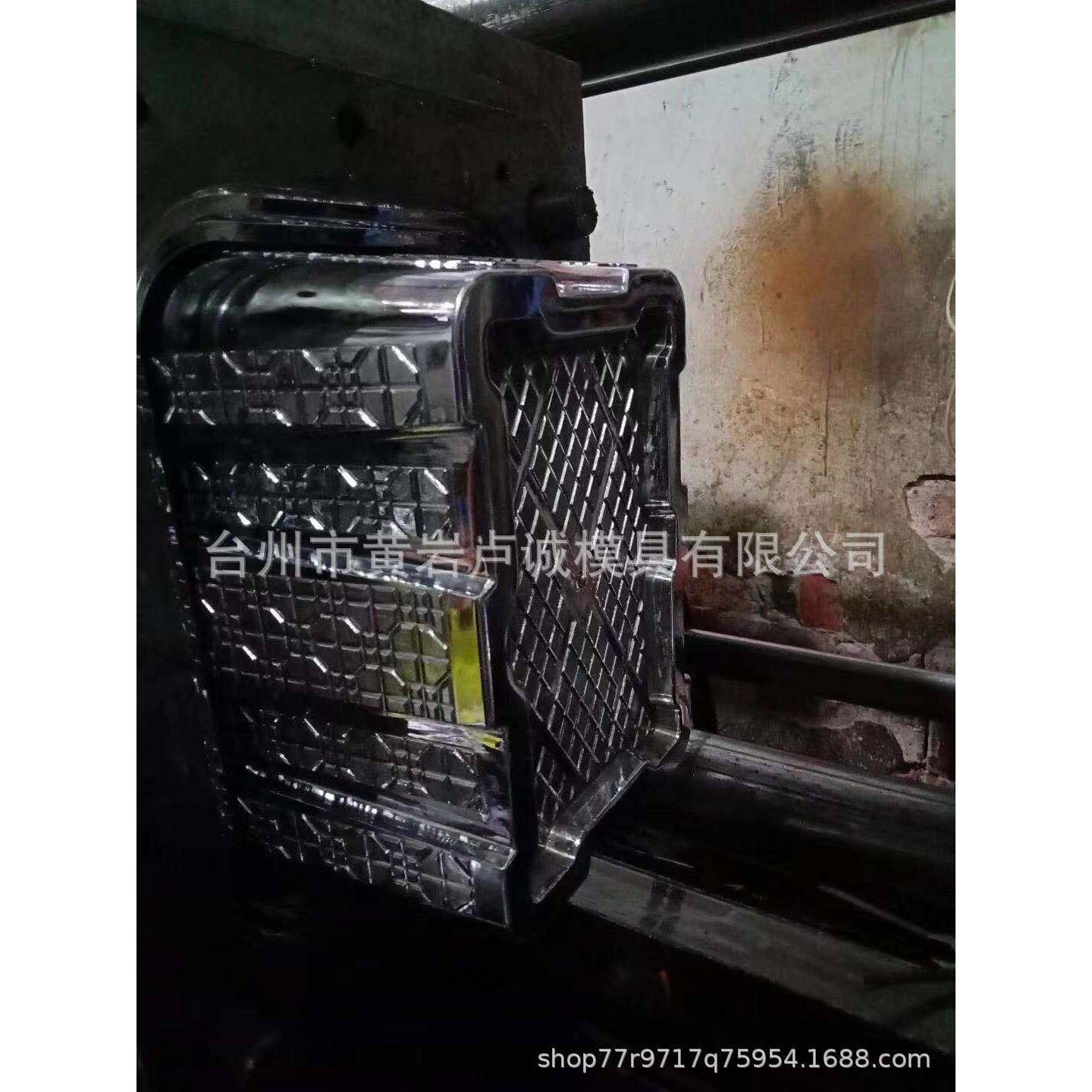 台州模具卢诚制造专业生产桌椅板凳塑料框子托盘垃圾桶模具