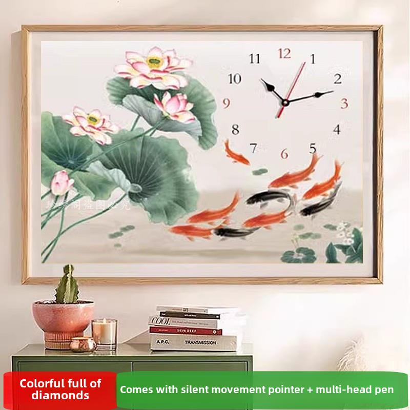 5d钟表钻石贴画2025新款餐厅荷花锦鲤九鱼图满点砖十字绣时钟客厅