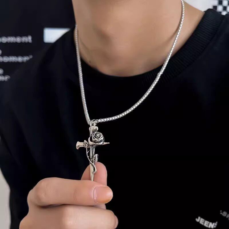 玫瑰十字架项链男款潮轻奢小众高级设计感男士复古钛钢吊坠