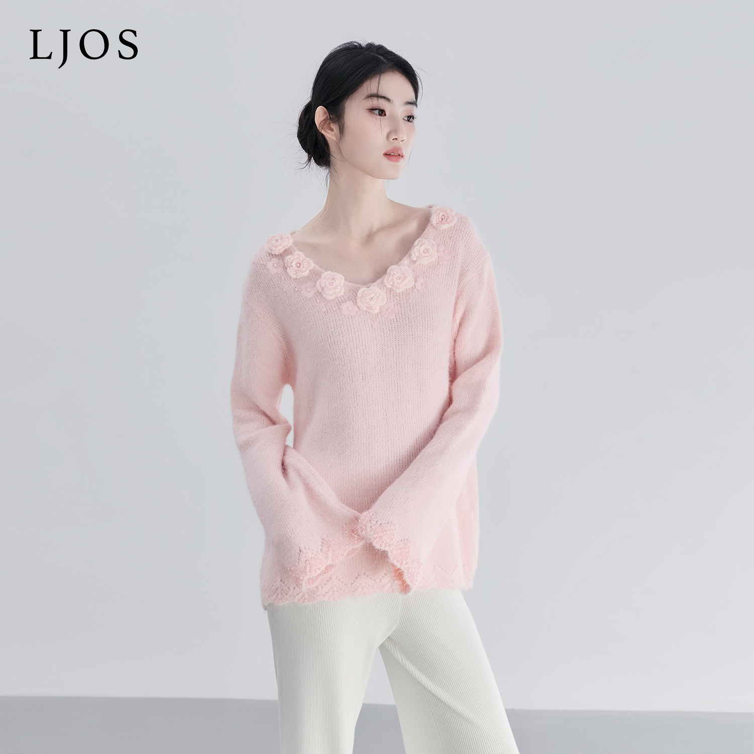 LJOS | 嫩粉色手工花朵串珠针织衫2025冬V领粉色毛衣宽松优雅知性